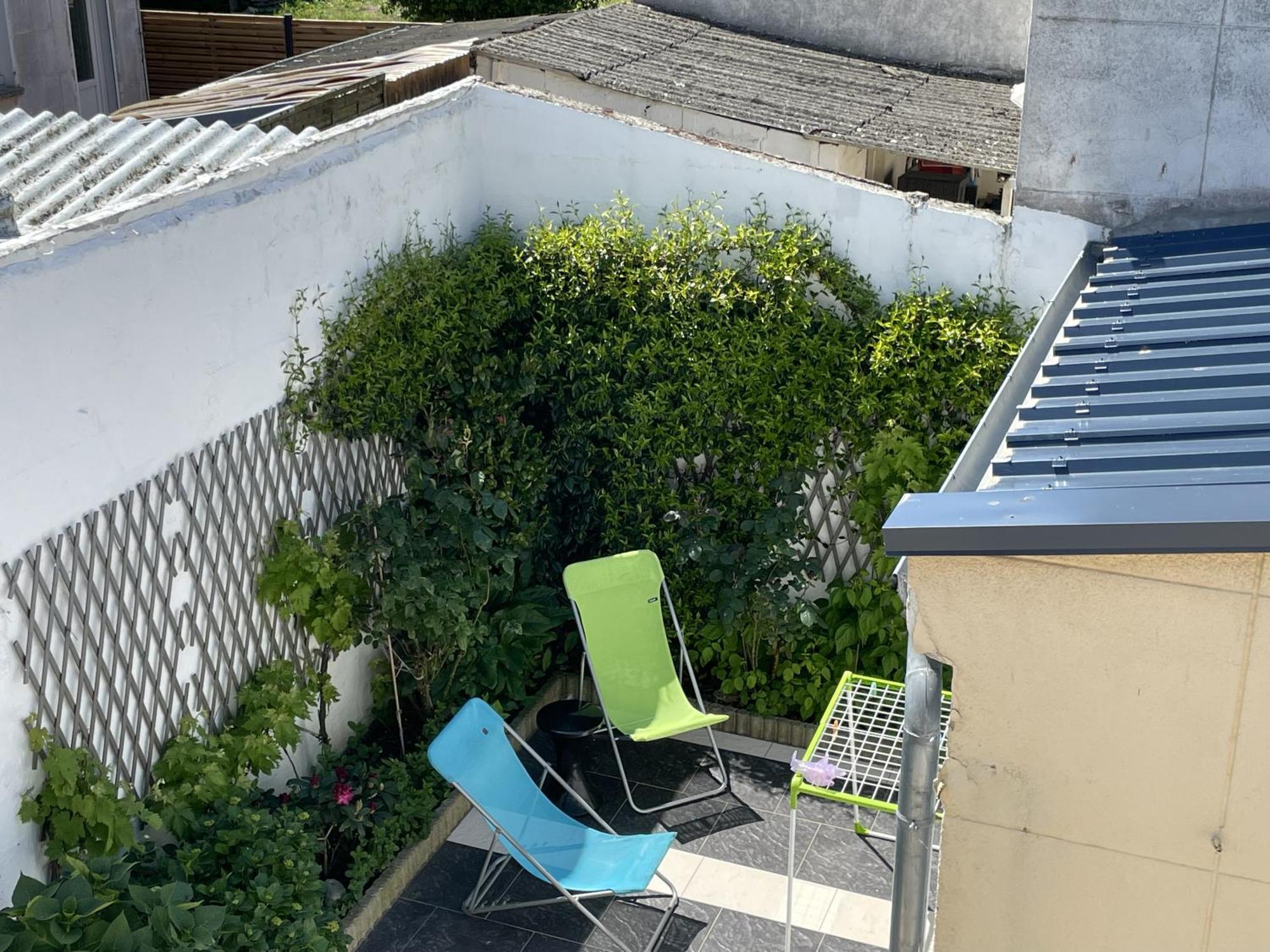 Maison 3 Chambres, Avec Terrasse Au Calme Et A 8mn A Pied !
