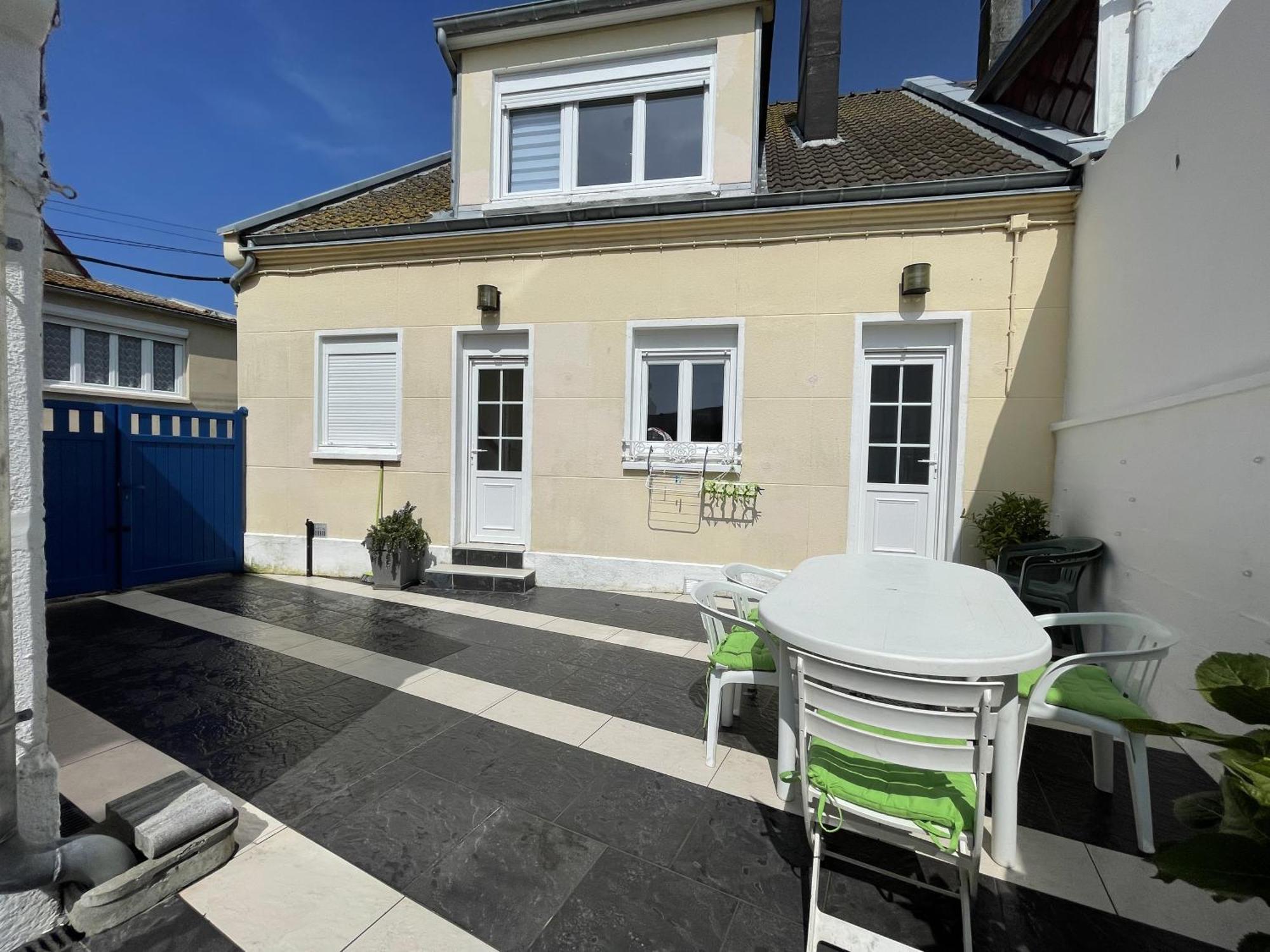 Holiday home Maison 3 Chambres, Avec Terrasse Au Calme Et A 8mn A Pied ! *