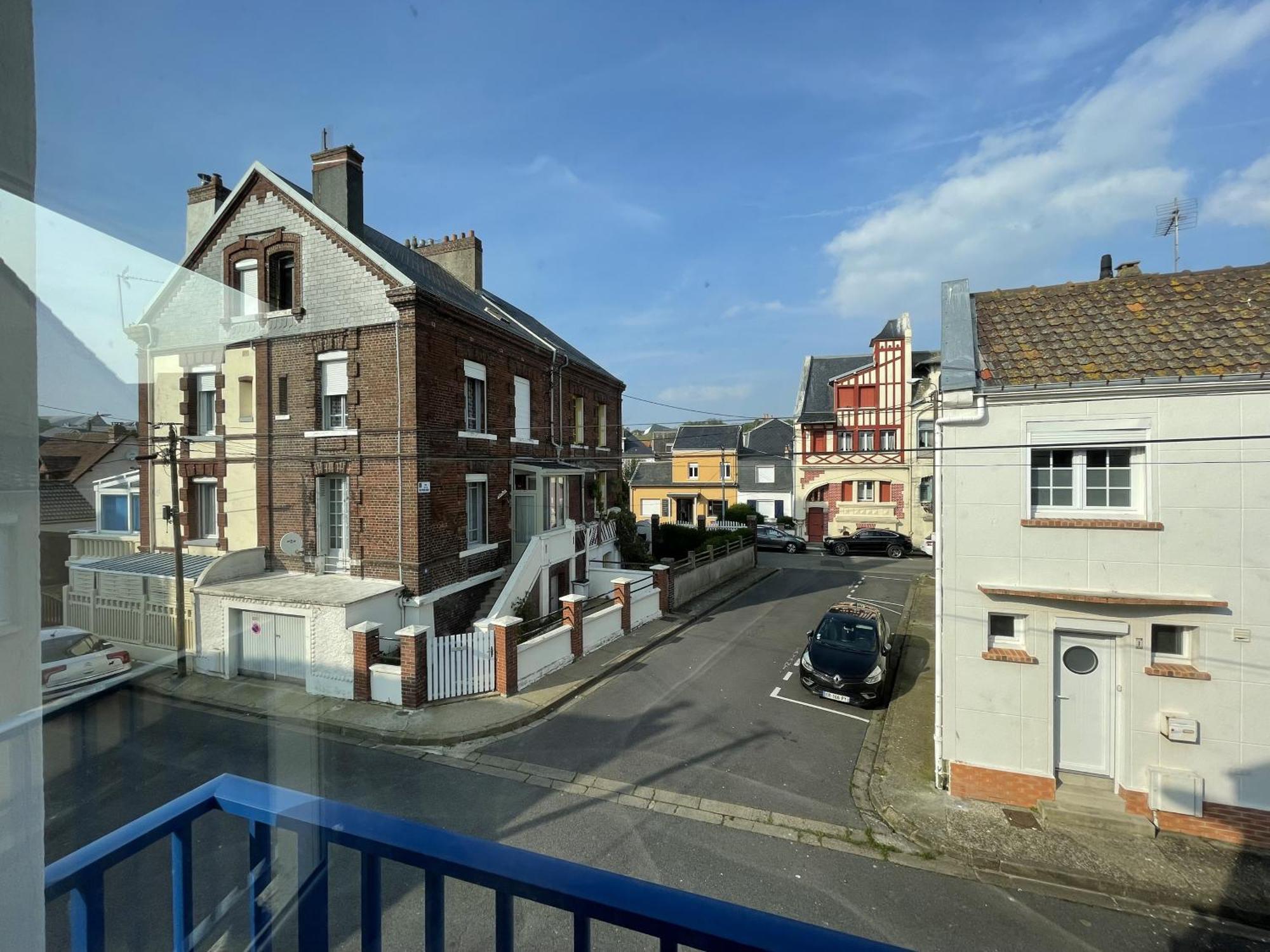 Maison 3 Chambres, Avec Terrasse Au Calme Et A 8mn A Pied ! *