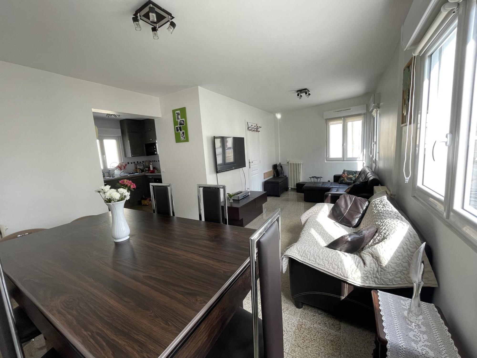Holiday home Maison 3 Chambres, Avec Terrasse Au Calme Et A 8mn A Pied !