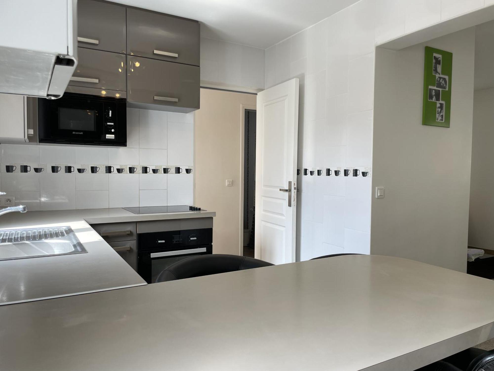 Maison 3 Chambres, Avec Terrasse Au Calme Et A 8mn A Pied ! Holiday home