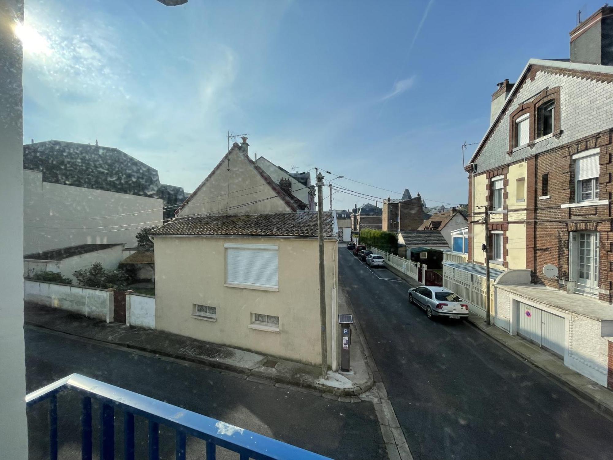Holiday home Maison 3 Chambres, Avec Terrasse Au Calme Et A 8mn A Pied ! Mers-les-Bains