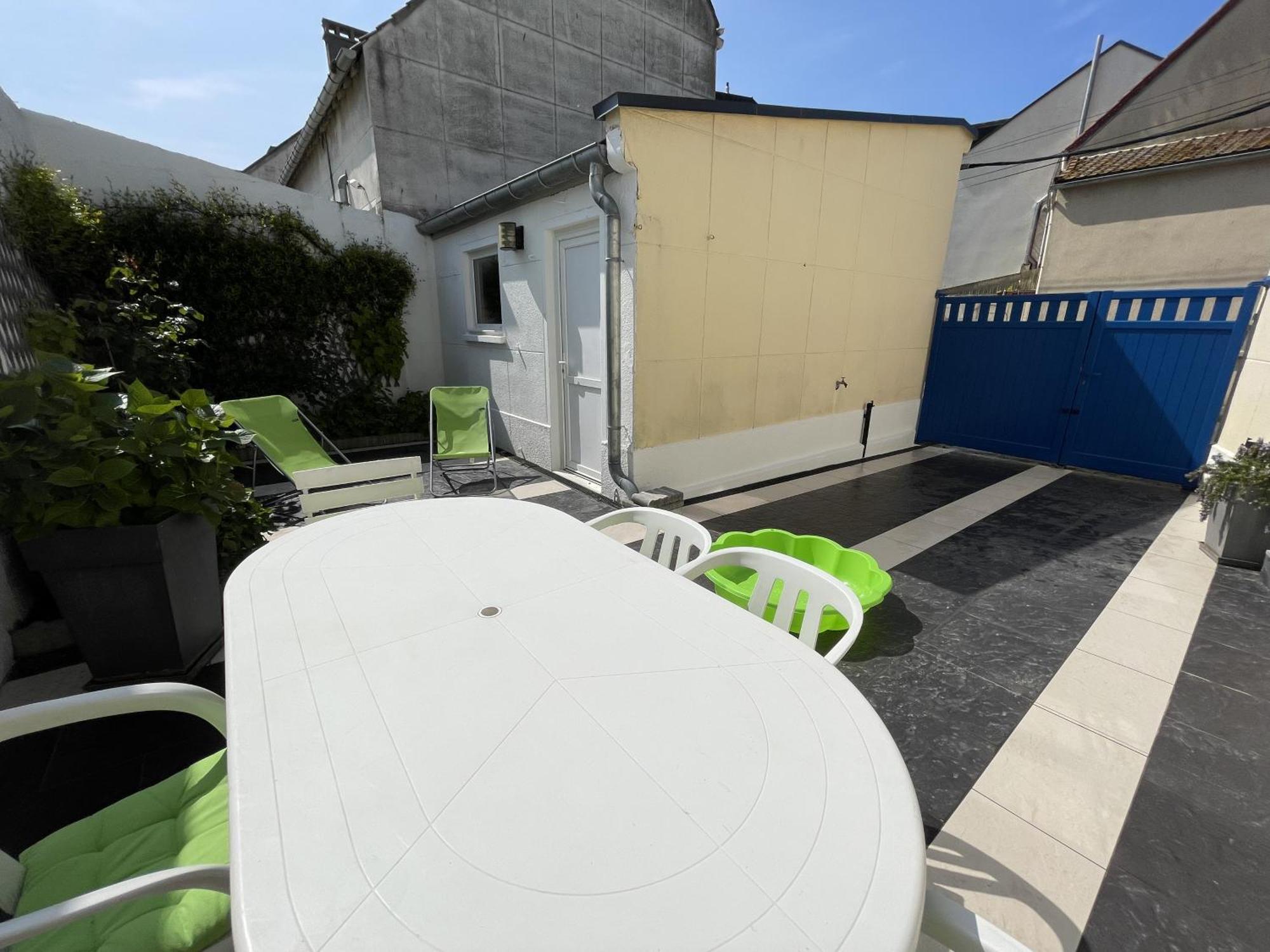 Holiday home Maison 3 Chambres, Avec Terrasse Au Calme Et A 8mn A Pied ! *