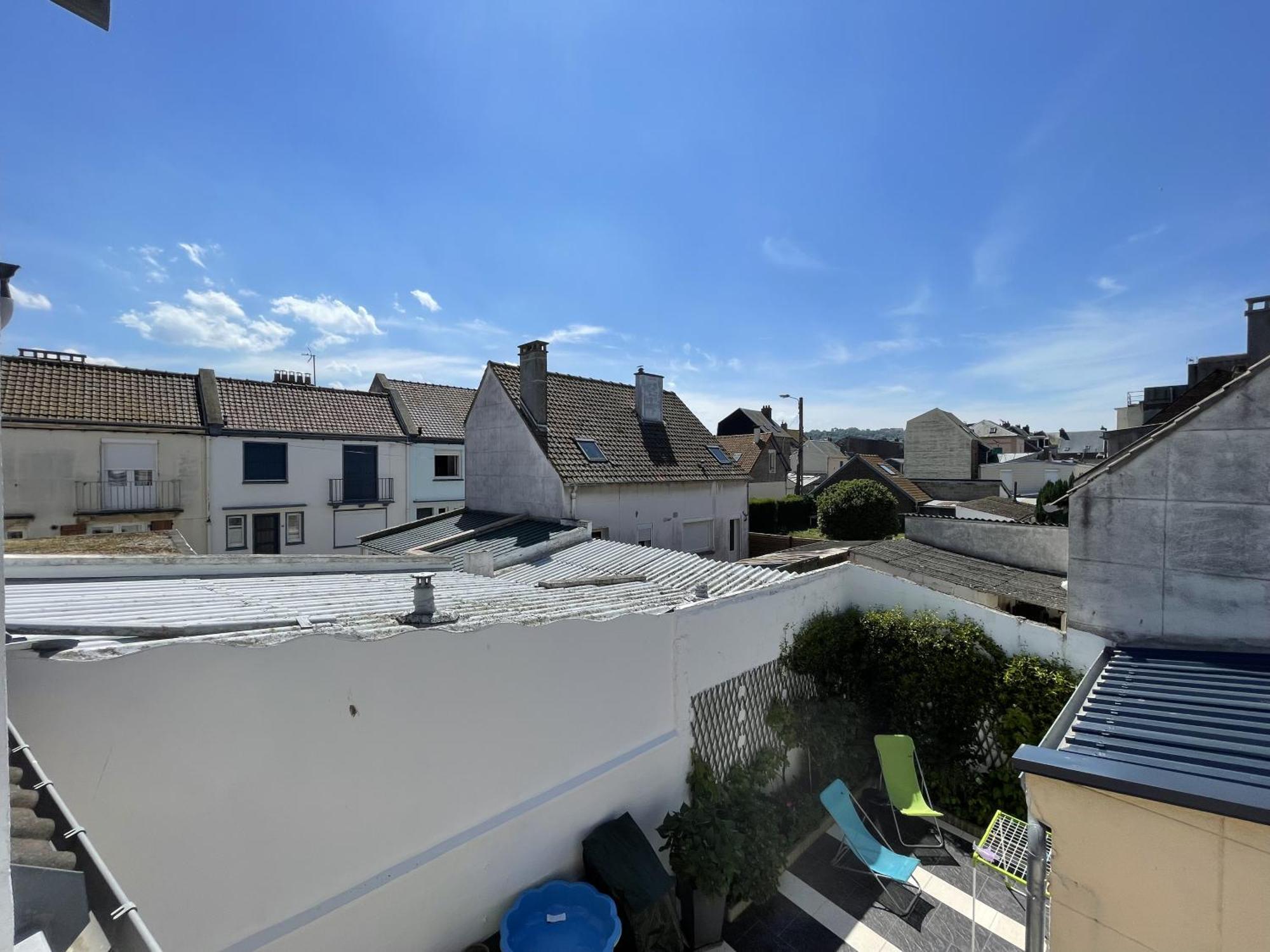 Maison 3 Chambres, Avec Terrasse Au Calme Et A 8mn A Pied !