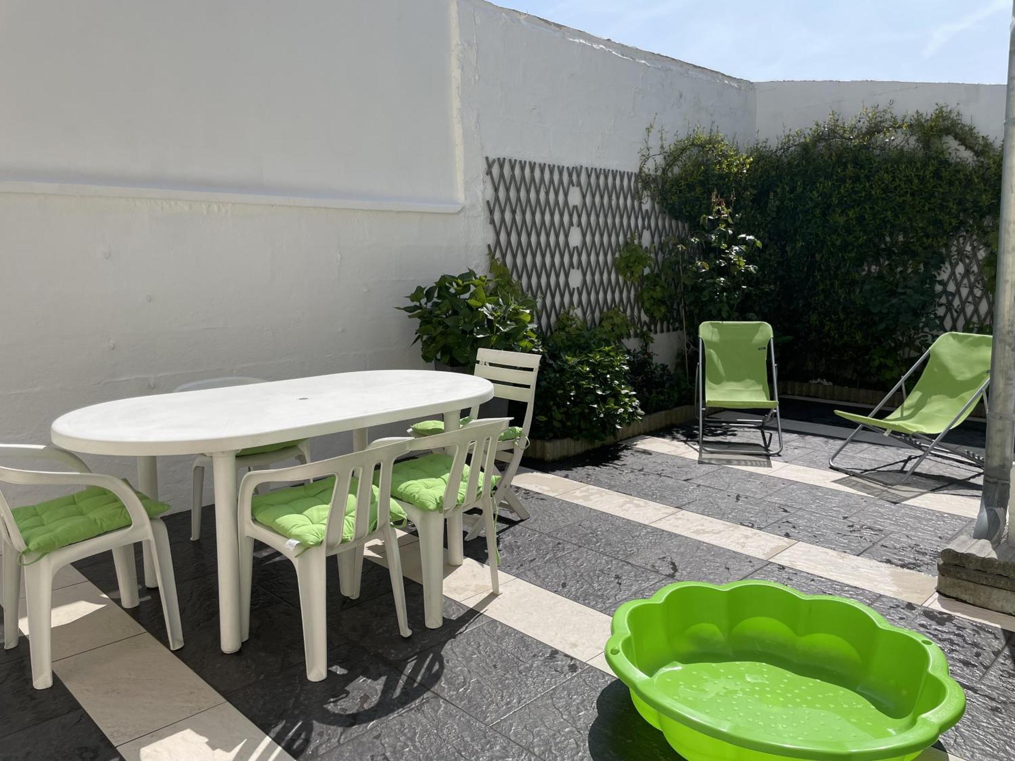 Maison 3 Chambres, Avec Terrasse Au Calme Et A 8mn A Pied ! Holiday home