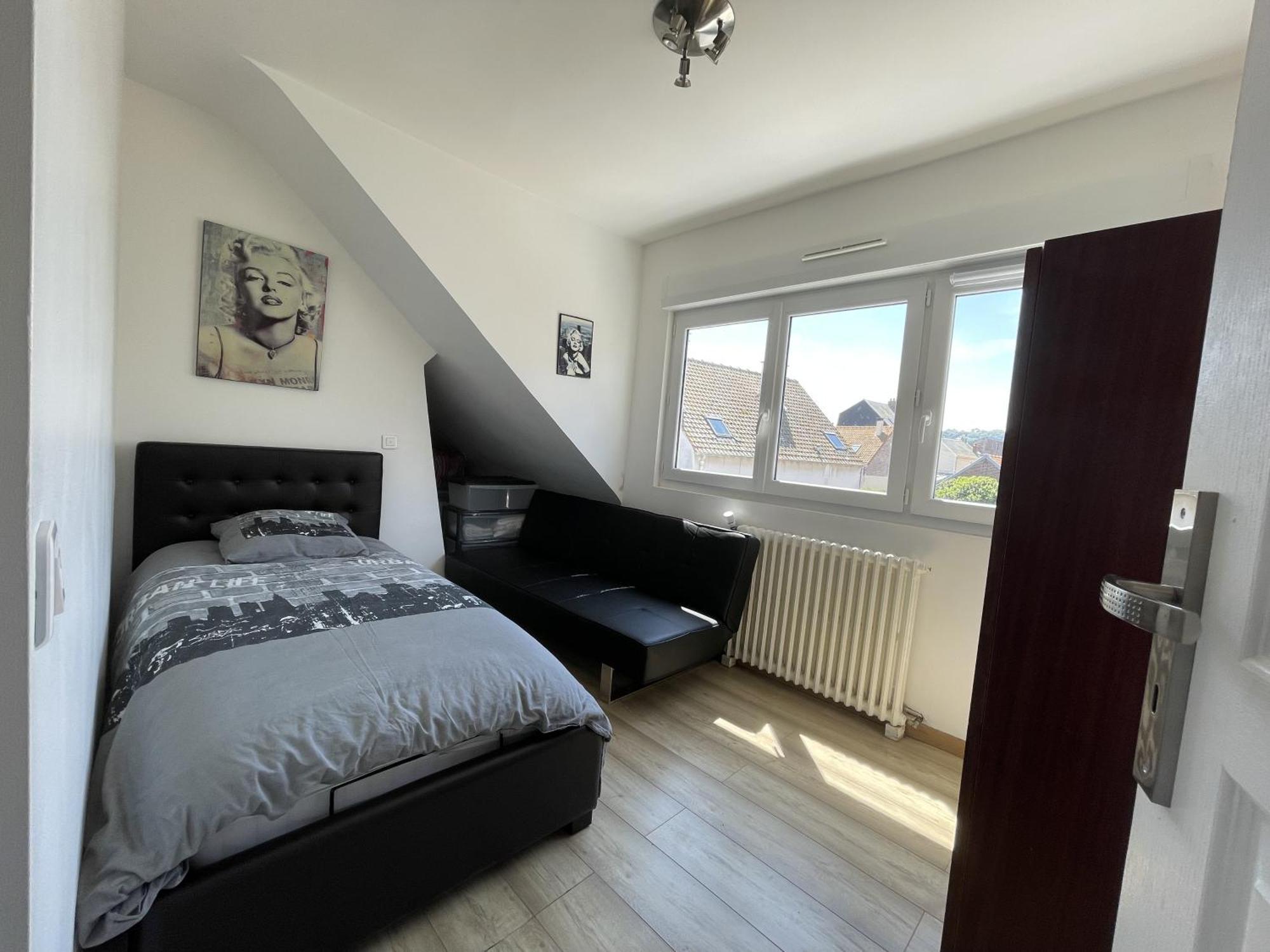 Holiday home Maison 3 Chambres, Avec Terrasse Au Calme Et A 8mn A Pied !
