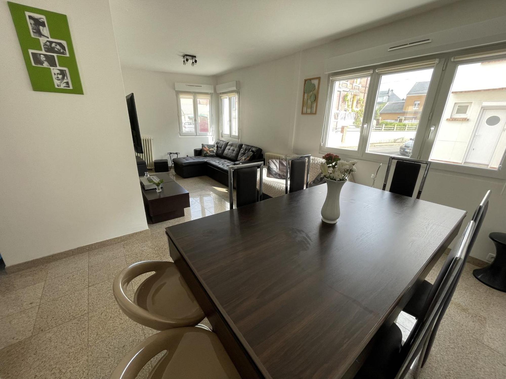 Maison 3 Chambres, Avec Terrasse Au Calme Et A 8mn A Pied ! Holiday home *