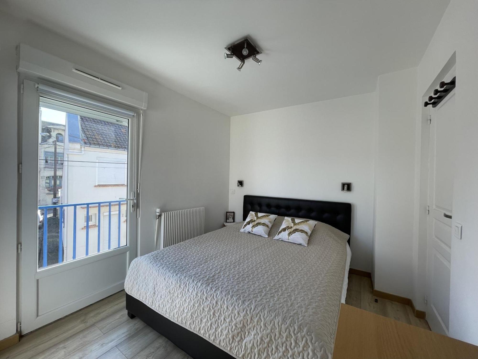 Maison 3 Chambres, Avec Terrasse Au Calme Et A 8mn A Pied ! Holiday home
