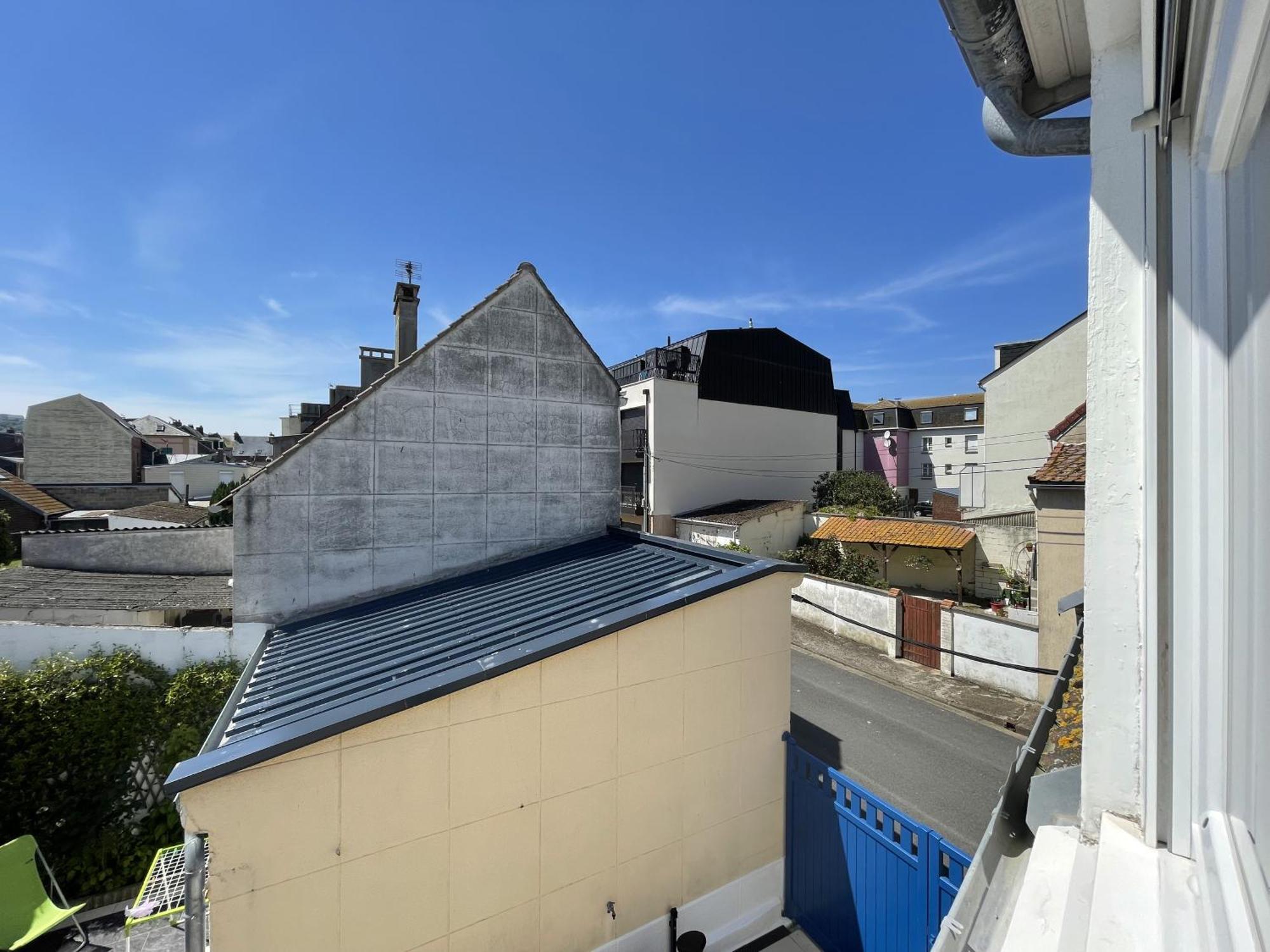 Maison 3 Chambres, Avec Terrasse Au Calme Et A 8mn A Pied ! *