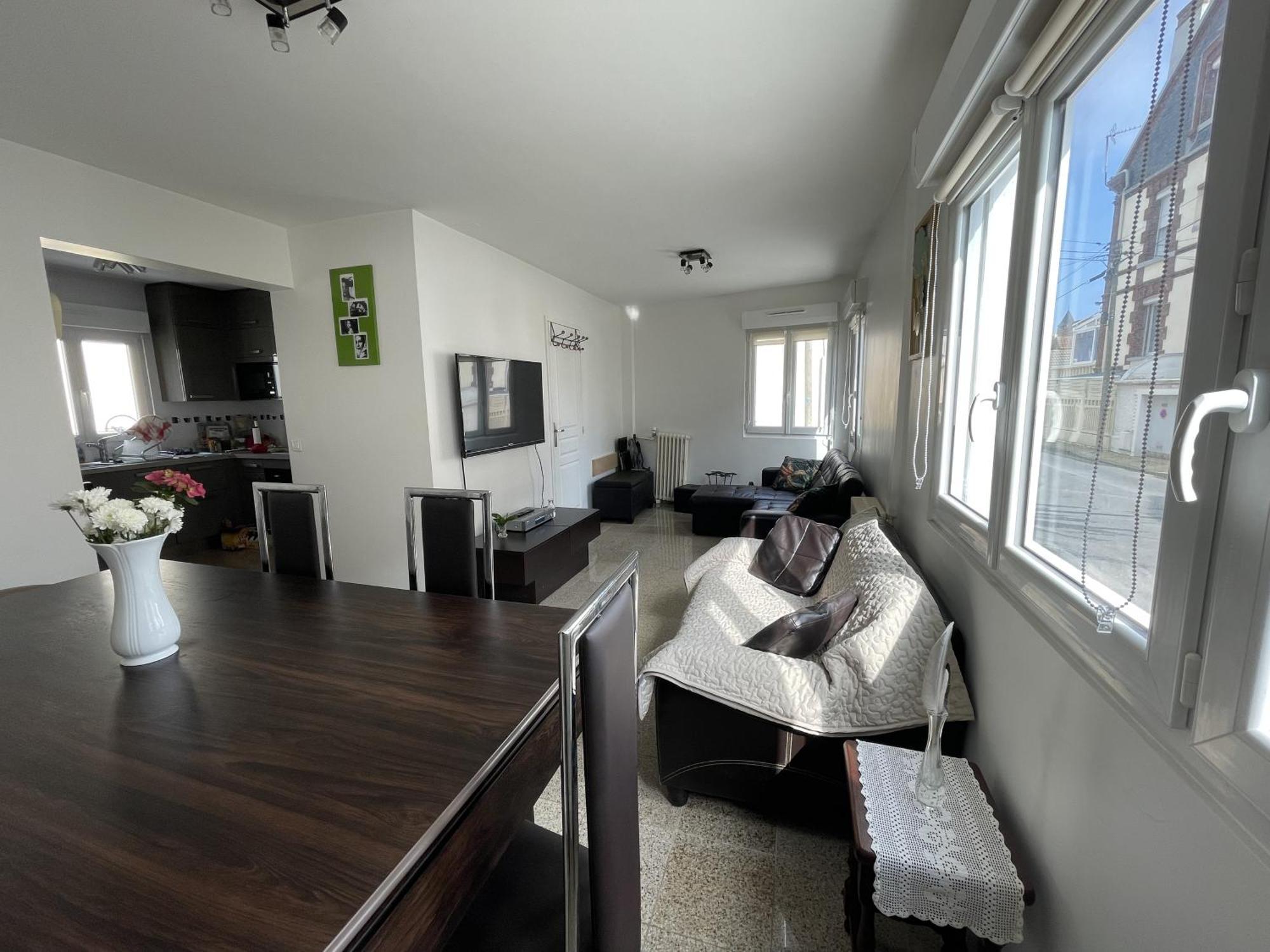 Maison 3 Chambres, Avec Terrasse Au Calme Et A 8mn A Pied ! Holiday home *