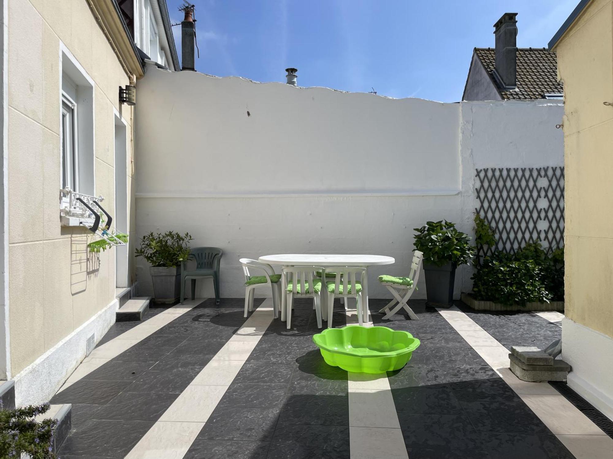 Holiday home Maison 3 Chambres, Avec Terrasse Au Calme Et A 8mn A Pied ! Mers-les-Bains